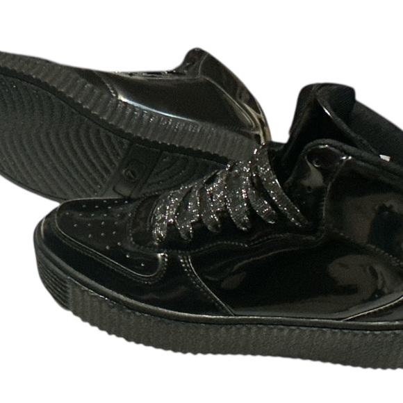 Cape Robbin Black Athletic Shoes men size 5 women size 7 - Picture 4 of 6